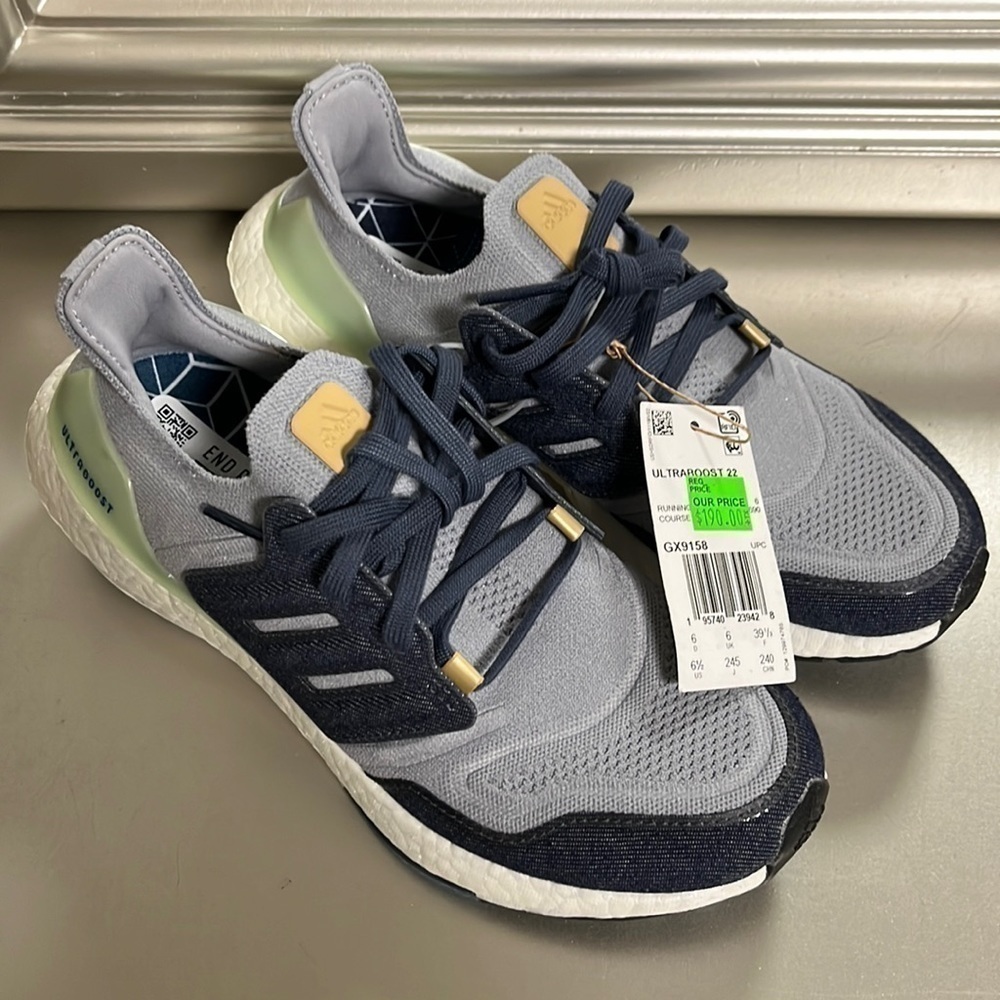 Men Size 6.5 Brand New adidas Ultra Boost 22 Halo Silver color GX9158 Women 8
